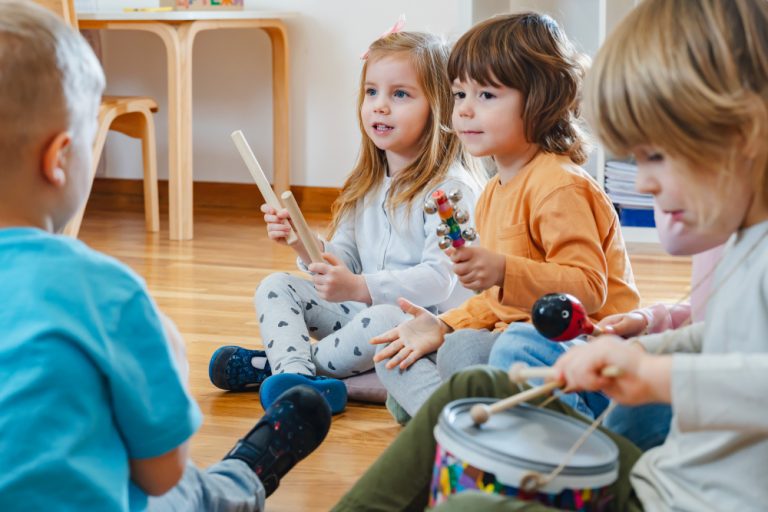 ‘Door muziek gaan kinderen beter presteren’