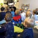Wethouder Anja Prins las voor op kinderdagverblijf de Bonte Koe in Losser