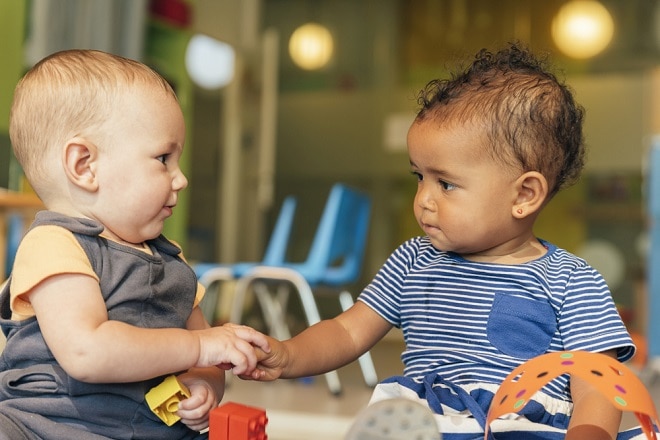 babys-in-asielzoekerscentrum-krijgen-goede-start-dankzij-kinderopvang