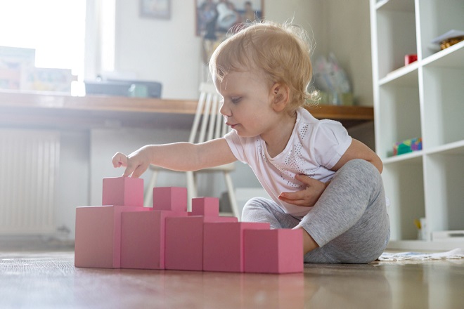 brusselse-ouders-starten-noodgedwongen-eigen-kinderdagopvang-bij-de-minister-op-de-stoep