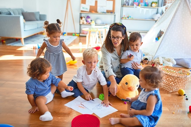 ruim-helft-57-kinderopvangmedewerkers-vindt-werkdruk-te-hoog