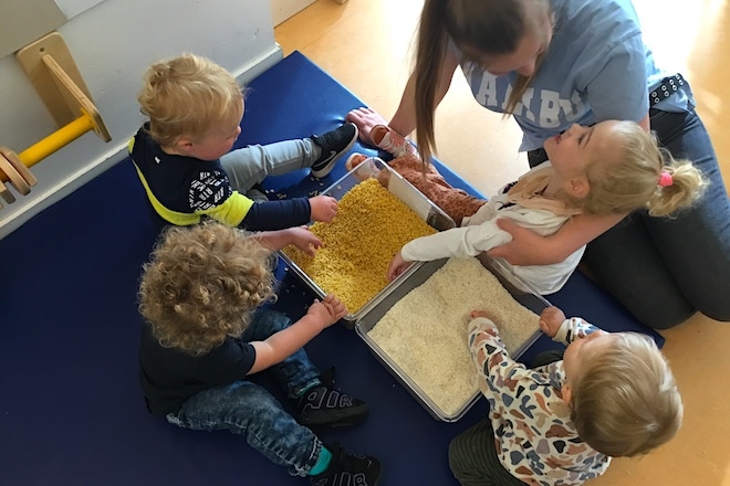 de-schavuiten-kinderen-met-zorgbehoefte-samen-met-kinderen-zonder-zorgbehoefte-in-een-groep-op-verpleegkundig-kinderdagverblijf