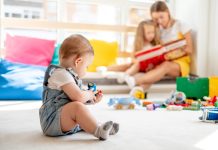baby spelen kinderdagverblijf