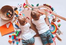 kinderen spelen