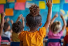 Kinderen steken hun hand op