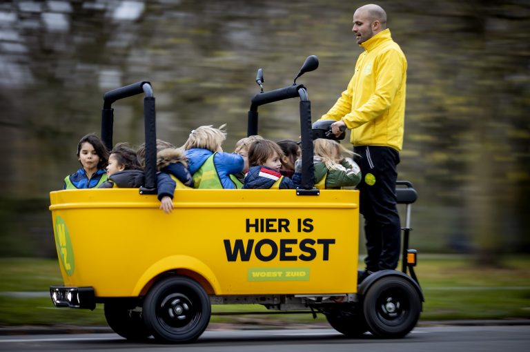 kinderen in de bso bus