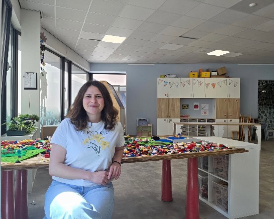 Na zwaar traject werkt Griekse Eugenia op bso in Nederland Eugenia werkt als Pedagogisch professional bij Kinderopvang Wij zijn JONG. Ze is gerekruteerd uit Griekenland
