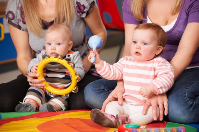 Muziek maken met baby’s: het is belangrijker dan je denkt Mothers And Babies At Music Group