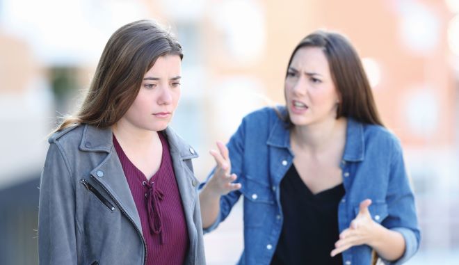 7 tips tegen pesten op het werk Een vrouw pest een andere vrouw