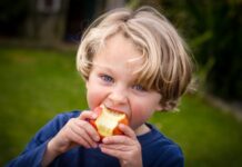 Kinderen die je bijblijven: ‘Mijn pappa heet… weet ik niet’ Blond jongetje met blauwe ogen