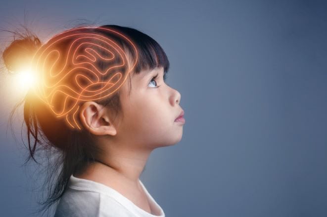 Minder strijd op de groep? Deze hypnosetechnieken kunnen helpen girl brain